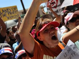 La medida permitía a los policías a arrestar una persona con sólo presentir que el individuo era indocumentado. ARCHIVO  /