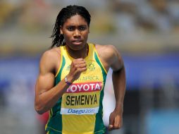 Caster Semenya durante la primer ronda de la prueba de 800 metros femeninos en los Mundiales en Daegu. REUTERS  /