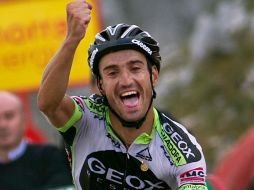 El cántabro Juan José Cobo (Geox) hizo una excelente ascensión al temible Angliru. AFP  /