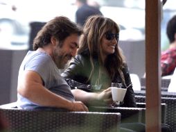 La célebre pareja fue vista en la tarde del miércoles tomando café en la terraza de un hotel sarajevita. EFE  /