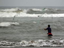 A la navegación marítima se le pidió extremar precauciones por lluvia, viento y oleaje elevado. AP  /