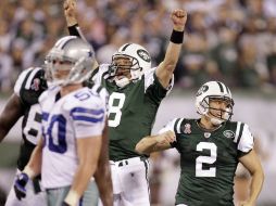 Los pateadores Nick Folk (2) y Mark Brunell (8), exultantes tras la victoria ante Dallas. AP  /