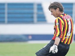 Hernán Cristante, arquero de los Leones Negros de la UdeG. MEXSPORT  /