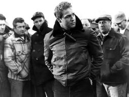 Marlon Brando protagonizó la versión cinematográfica de La ley del silencio. ESPECIAL  /