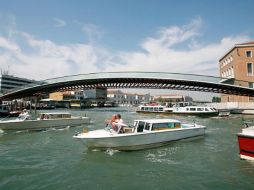 Este puente ha estado rodeado de polémica por sus problemas de estabilidad. ESPECIAL  ELMUNDOES.COM  /