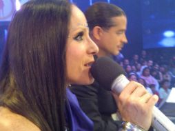 En la imagen Lolita Cortés al emitir su crítica. Al fondo Chacho Gaytán. IMAGEN DE TWITTER @algavito  /