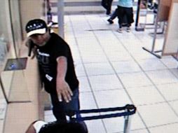 Uno de los detenidos reconoció su participación en varios robos a tiendas Oxxo. ESPECIAL.  /