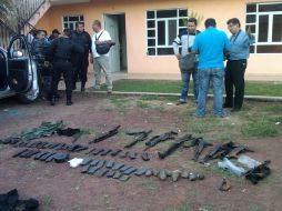 En la balacera se decomisaron armas y vehículos. O. RUVALCABA  /