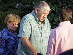 Se muestra la madre de Brewer, su padre y Juan su hermano después de presenciar su ejecución. AP  /