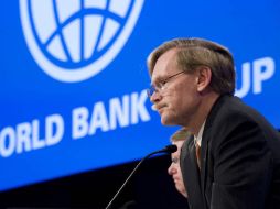 El presidente del Banco Mundial, Robert Zoellick, durante una reunión con el Fondo Monetario Internacional esta semana. EFE  /