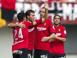 Los jugadores del RCD Mallorca celebran un gol frente al Real Sociedad. EFE  /