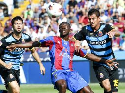 Héctor Moreno (derecha) vive su primera temporada tras su paso por el AZ Alkmaar de Holanda. EFE  /