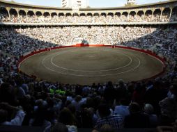 En la última corrida de la Plaza Monumental de Barcelona la asistencia lleno la capacidad de 20 mil espectadores. REUTERS  /