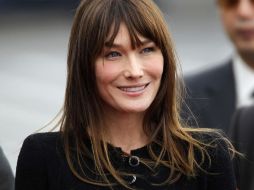 La primera dama de Francia, Carla Bruni aceptó que sí es supersticiosa y que por esto no ha querido hablar de su embarazo. ARCHIVO  /