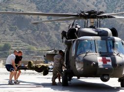 Tras el ataque, evacuan heridos por via aérea. REUTERS  /