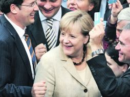Angela Merkel logró sacar adelante la propuesta de ayuda. EFE  /