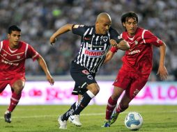 El chileno Suazo puso por momentos en aprietos a los diablos rojos. NTMX  /