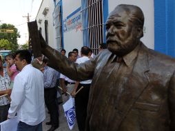 Panistas rindieron homenaje a Manuel J. Clouthier, a 22 años de su muerte.  /