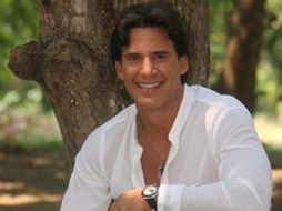 El actor afirma que la obra es una divertida y entretenida historia cargada de enredos y situaciones chuscas. NOTIMEX  /