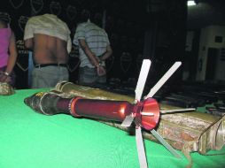 El grupo estaba equipado con un lanzacohetes (en la foto), “cuernos de chivo” y balas de distintos calibres.  /