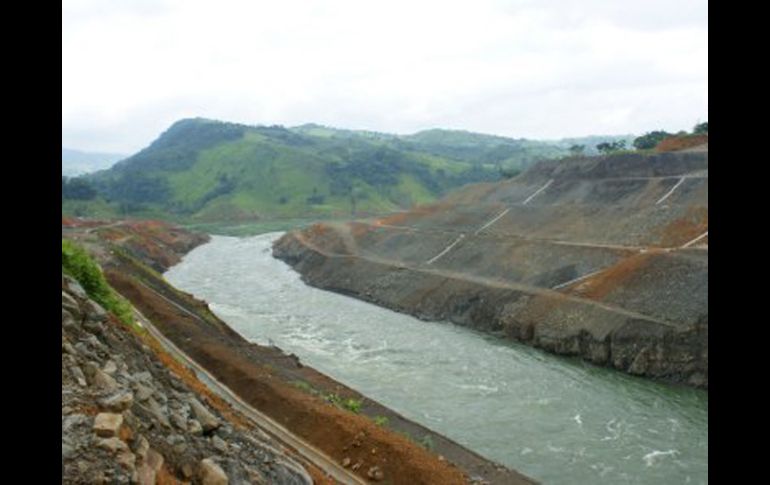 El afluente Grijalva se encuentra 49 centímetros sobre su nivel crítico. ESPECIAL  /