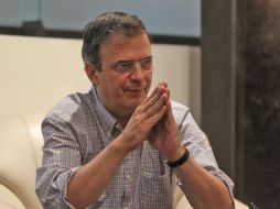 El aspirante a la Presidencia de la República, Marcelo Ebrard fue condecorado por apoyar los derechos humanos y la equidad de género.  /