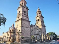 Presentaron la verbena de 1900, frente a la hermosa catedral de Morelia. ESPECIAL.  /