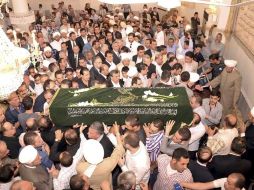 Imagen del entierro de un joven de 21 años asesinado en la universidad. Siria vive un estado de sitio. EFE  /