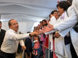 El Presidente Felipe Calderón entregó títulos de asignación de agua potable para 340 municipios, tendrán agua por 30 años. NOTIMEX  /