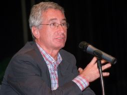 El periodista aborda temas como música, cine, deportes, sociedad y otros en un formato de conversación. ARCHIVO  /