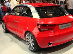 Los empresarios de la industria automotor expresaron que esperan que las autoridades medien para que mejoren las ventas. ESPECIAL  /