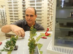 La maqueta más famosa que ha hecho el despacho de Nápoles es la de la Torre Cube I, de Pinòs.  /