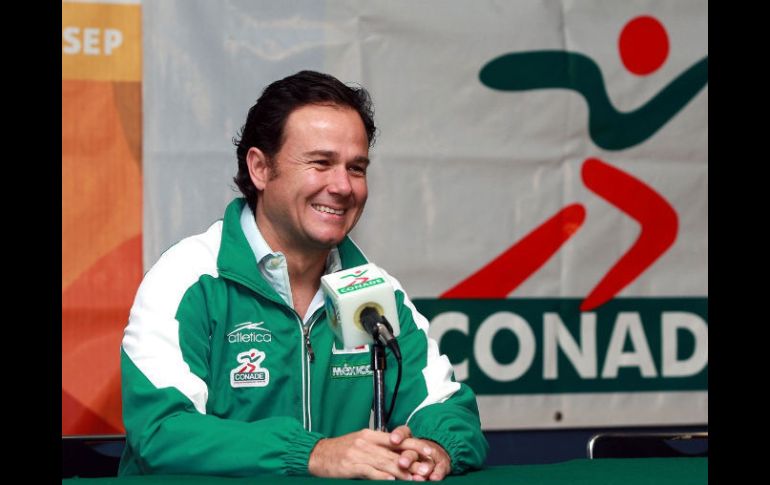 El director de la Conade, Bernardo de la Garza, corrió con la Antorcha Panamericana en el recorrido que se hizo en el DF. NTX  /