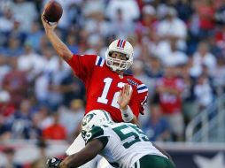 Tom Brady (12) tuvo una gran tarde ante los Jets. REUTERS  /