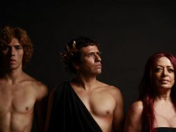 De izquierda a derecha Isaak Alatorre (Escipión, amante de Calígula), Manuel Medina (Calígula) y Magdalena Caraballo (Cesonia).ESPECIAL  /