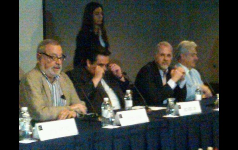 Entre los asistentes al anuncio destacan el presidente de la FIL, Raúl Padilla y el rector de la UdeG, Marco Antonio Cortés Guardado.  /