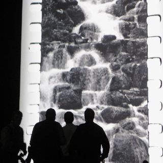 Una inmensa película vertical de Tacita Dean ocupa la Tate Modern de Londres