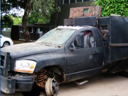 Camioneta Dodge Ram 4000 negra, conocida como “camión monstruo” es parte del decomiso efectuado por elementos de la XV Zona Militar.  /