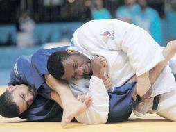 El judoca Joel Brutus (de blanco) es uno de los deportistas más conocidos de Haití. MEXSPORT  /