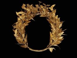 Corona de oro de la exposición 'La ciudad prohibida y la Macedonia de Alejandro Magno' en el Louvre. EFE  /