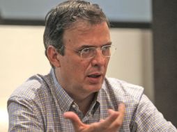 El jefe de Gobierno del Distrito Federal, durante una visita por Jalisco.  /