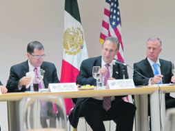 El embajador de los Estados Unidos en México,  Anthony Wayne (centro) y líderes empresariales durante una reunión. ESPECIAL  /