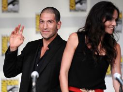 En la imagen los actores Sarah Wayne Callies (derecha) y Jon Bernthal (izquierda), listos para emprender nuevas aventuras. ARCHIVO  /