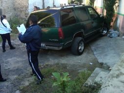 El hombre fue encontrado muerto dentro de una camioneta color verde.  /