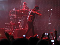 Kinky cerró la noche en el Auditorio Benito Juárez.  /