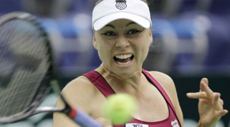 Zvonareva hace derroche de energía en el encuentro de hoy en el torneo de Moscú. AP  /