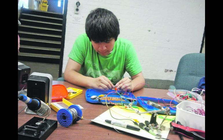 El taller da pistas para trabajar de forma económica con utensilios a la mano. ESPECIAL  /