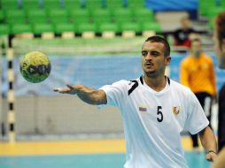 En el segundo tiempo, Canadá sufrió la expulsión de su único armador central, Maxime Godin. AFP  /