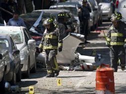 Especialistas de la Dirección General de Areonautica Civil recaba indicios para determinar las causas del accidente. AFP  /