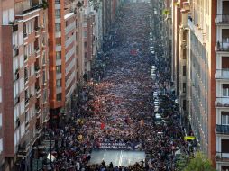 Miles de personas desfilaron el sábado a favor 'de una solución para el país Vasco'. AFP  /
